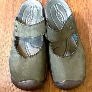 KEEN comfortable lightweight slip on shoes